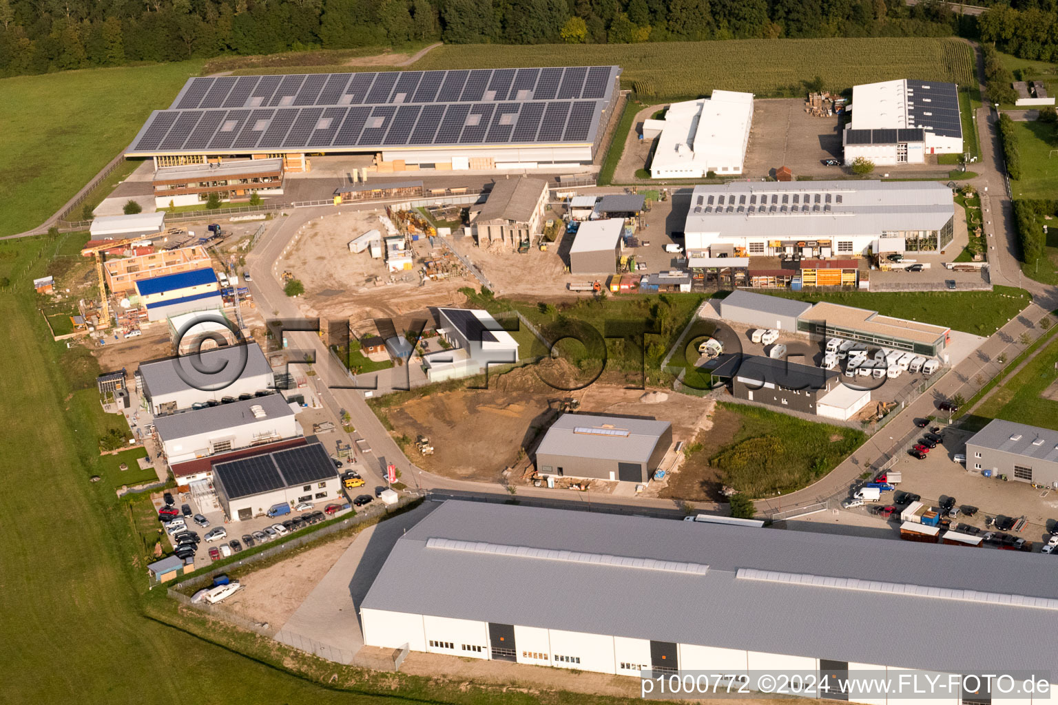 Vue aérienne de Zone industrielle de Schorenfeld à le quartier Huttenheim in Philippsburg dans le département Bade-Wurtemberg, Allemagne