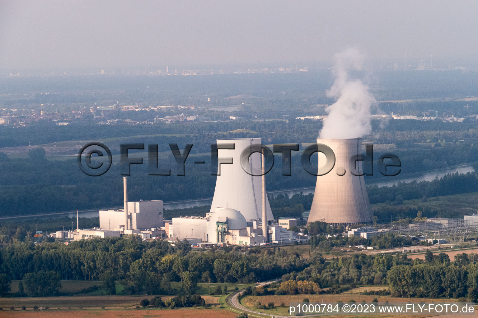 Centrale nucléaire du sud-ouest à Philippsburg dans le département Bade-Wurtemberg, Allemagne hors des airs