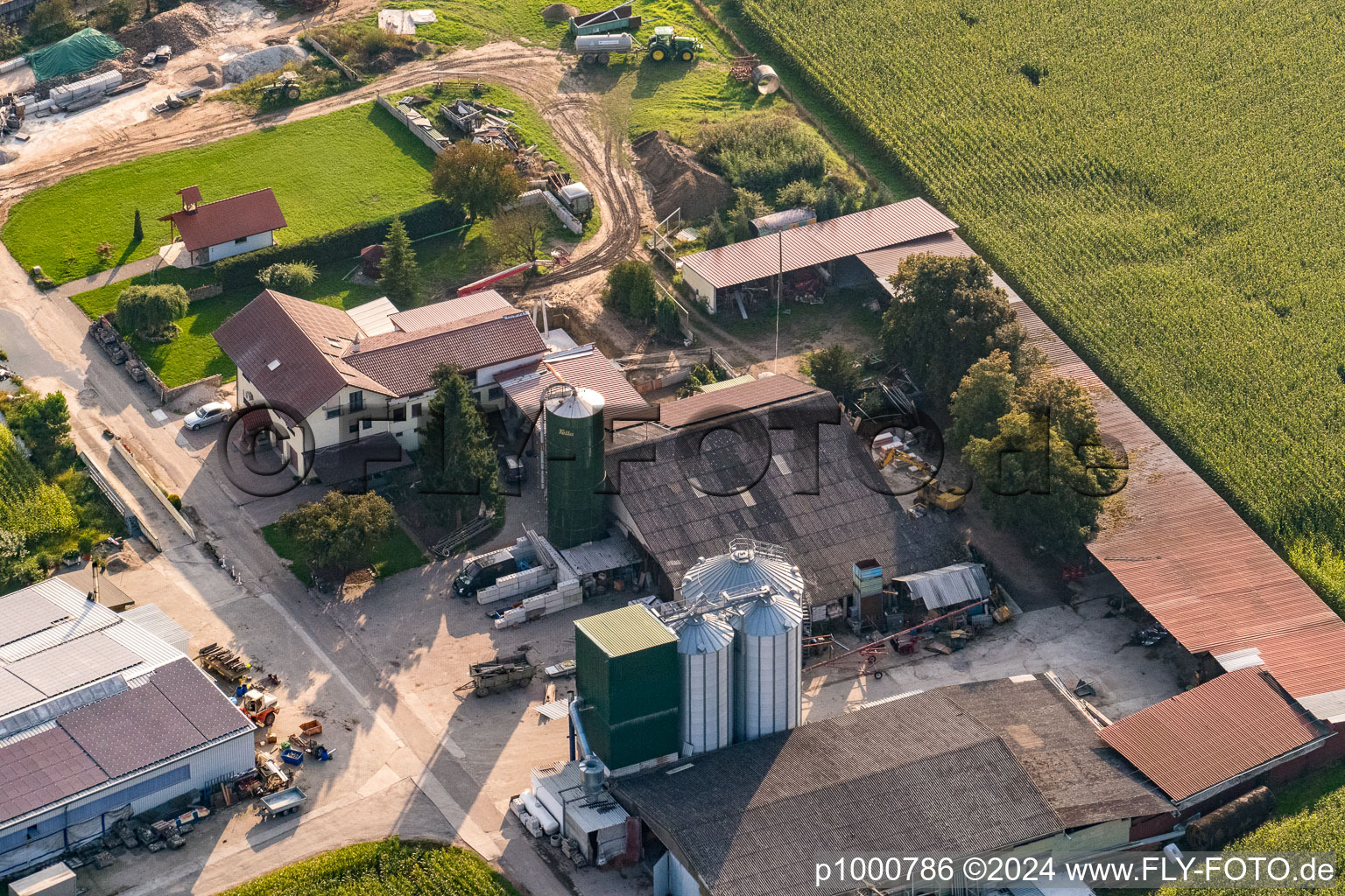 Vue aérienne de Compost de Richard Jungkind à le quartier Rheinsheim in Philippsburg dans le département Bade-Wurtemberg, Allemagne