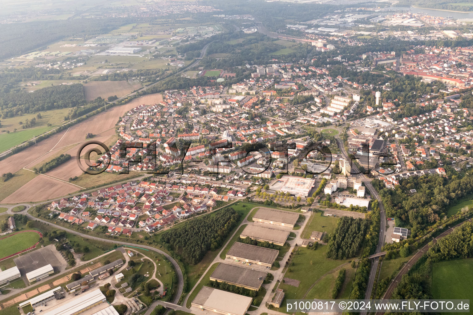 Germersheim dans le département Rhénanie-Palatinat, Allemagne vu d'un drone