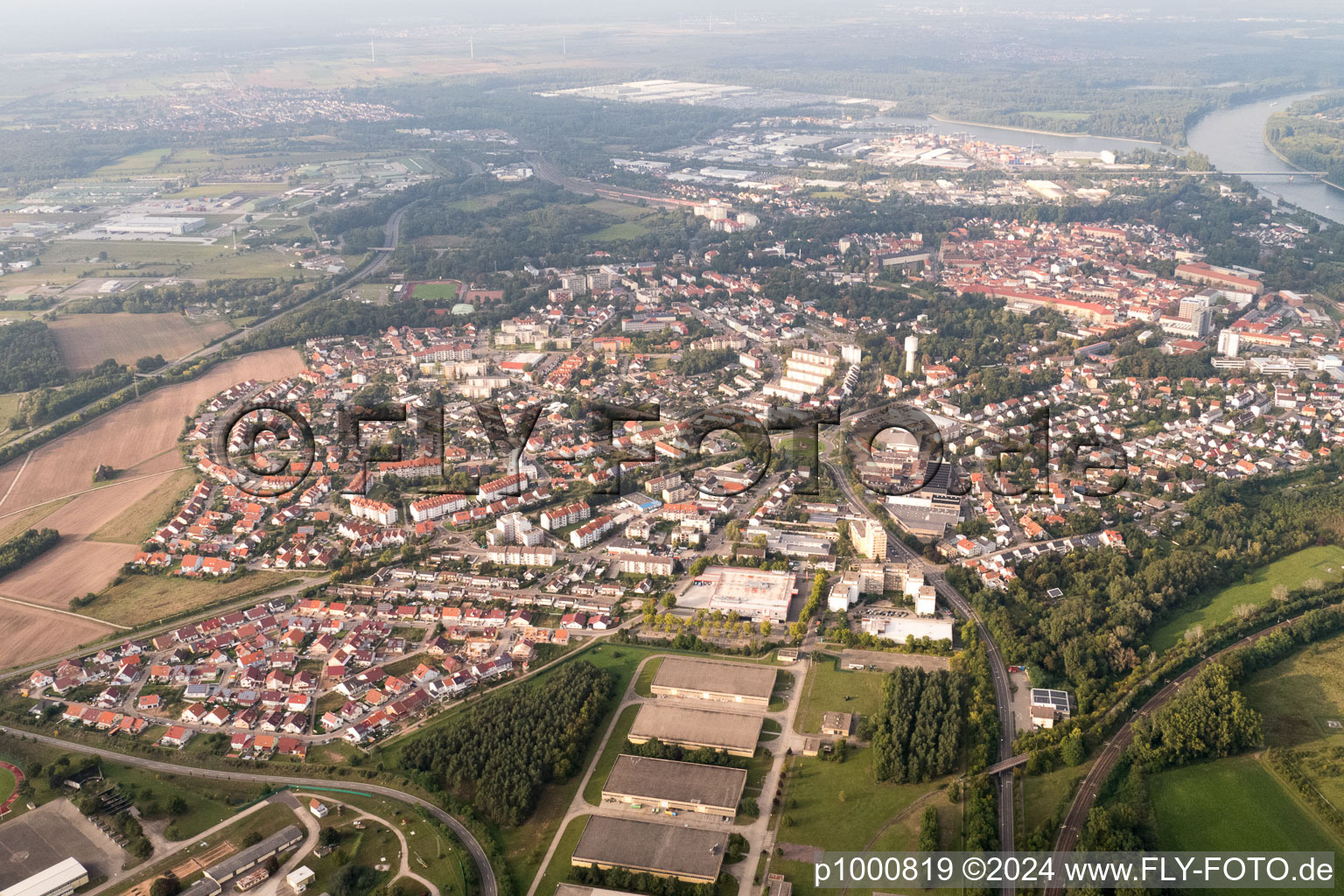 Vue aérienne de Germersheim dans le département Rhénanie-Palatinat, Allemagne