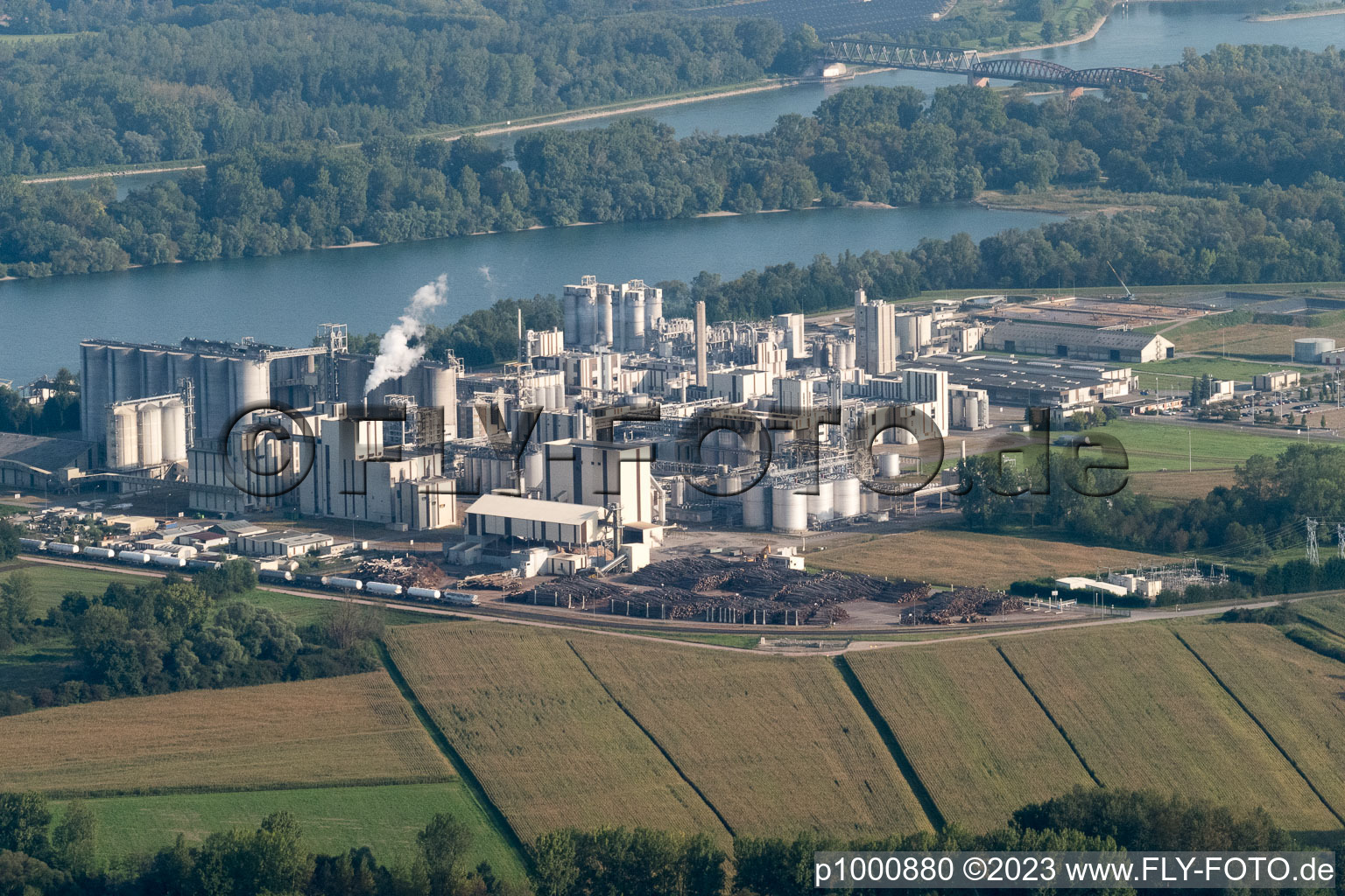 Vue d'oiseau de Industrie à Beinheim dans le département Bas Rhin, France