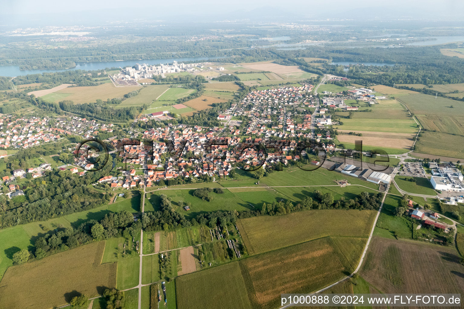 Vue d'oiseau de Beinheim dans le département Bas Rhin, France