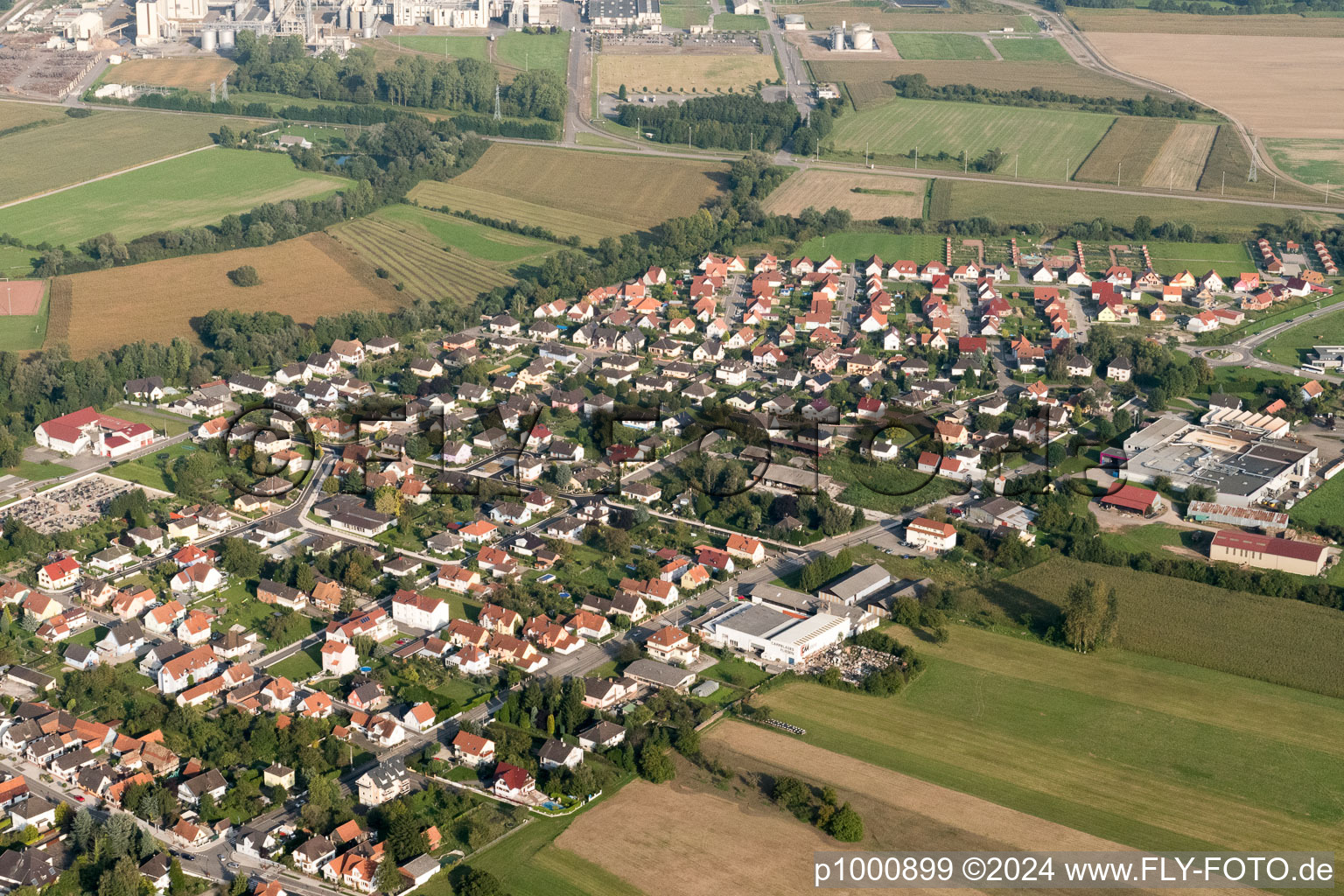 Beinheim dans le département Bas Rhin, France vu d'un drone