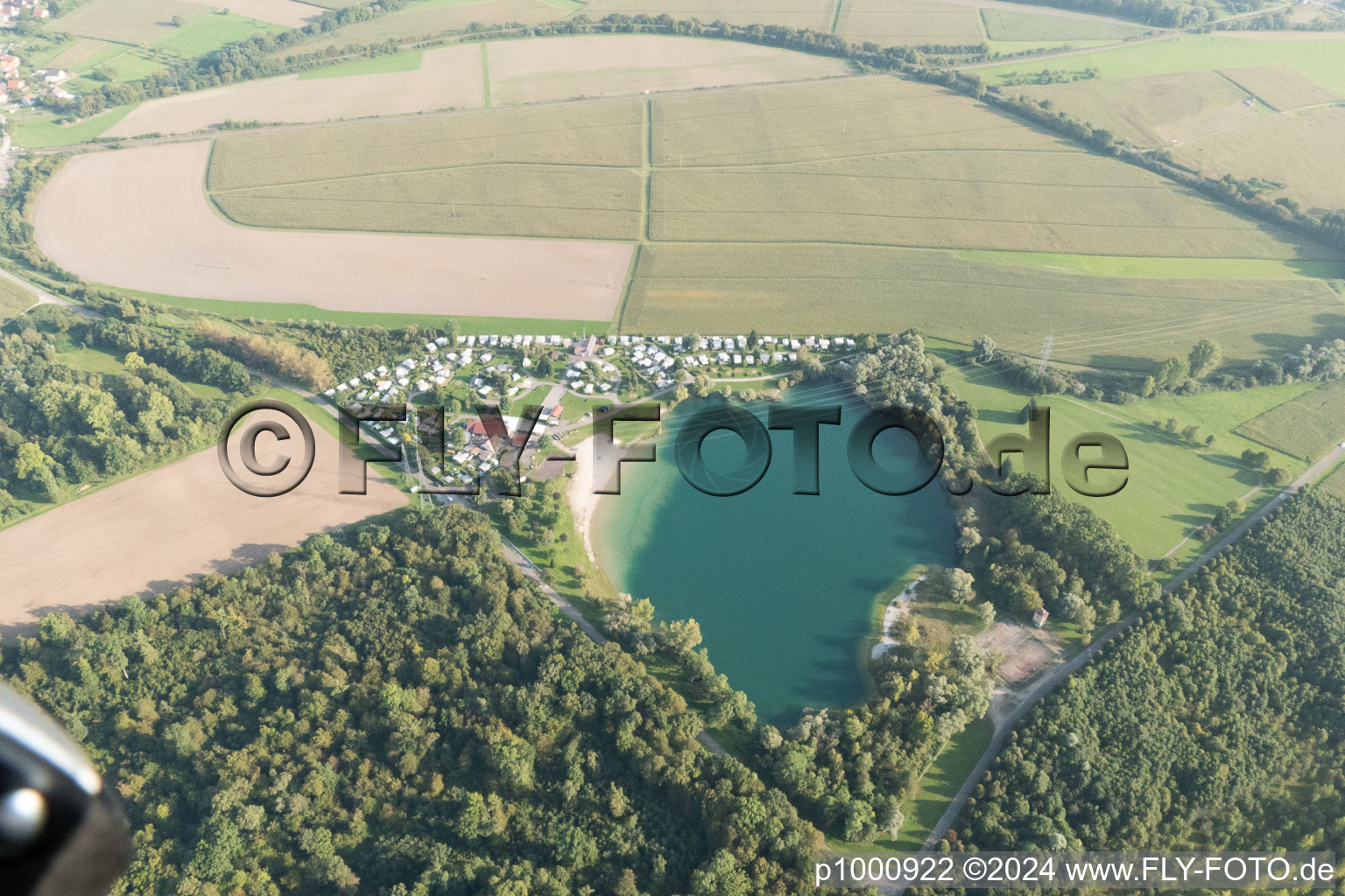 Vue aérienne de Röschwoog, camping à Rœschwoog dans le département Bas Rhin, France