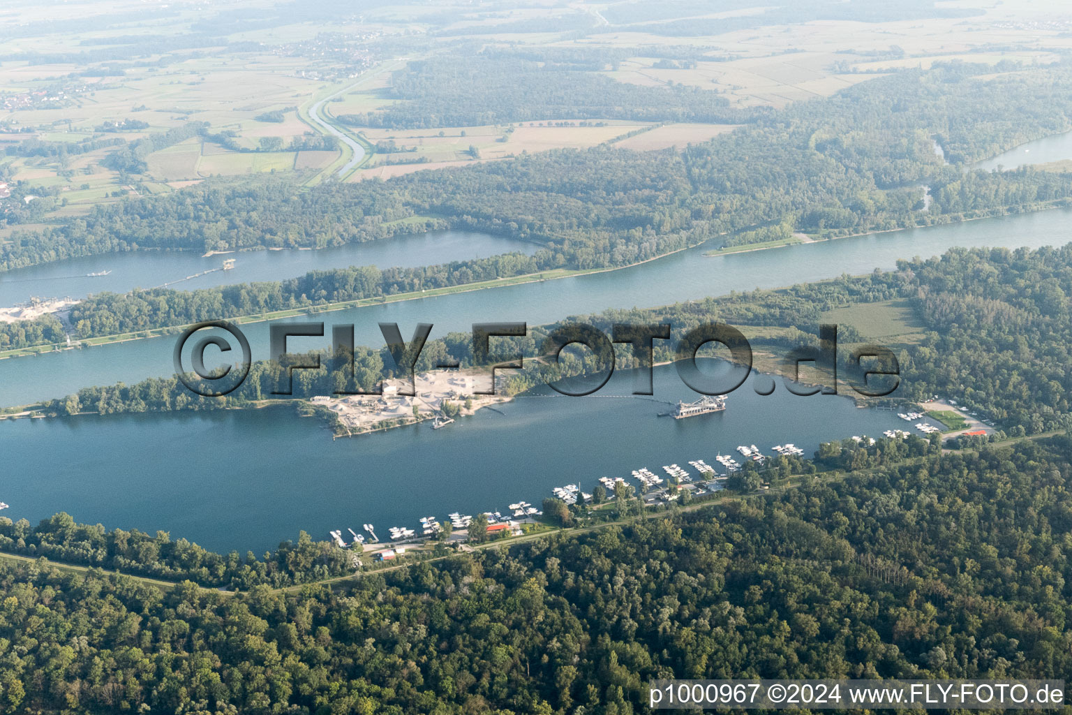 Vue aérienne de Yacht club à Offendorf dans le département Bas Rhin, France