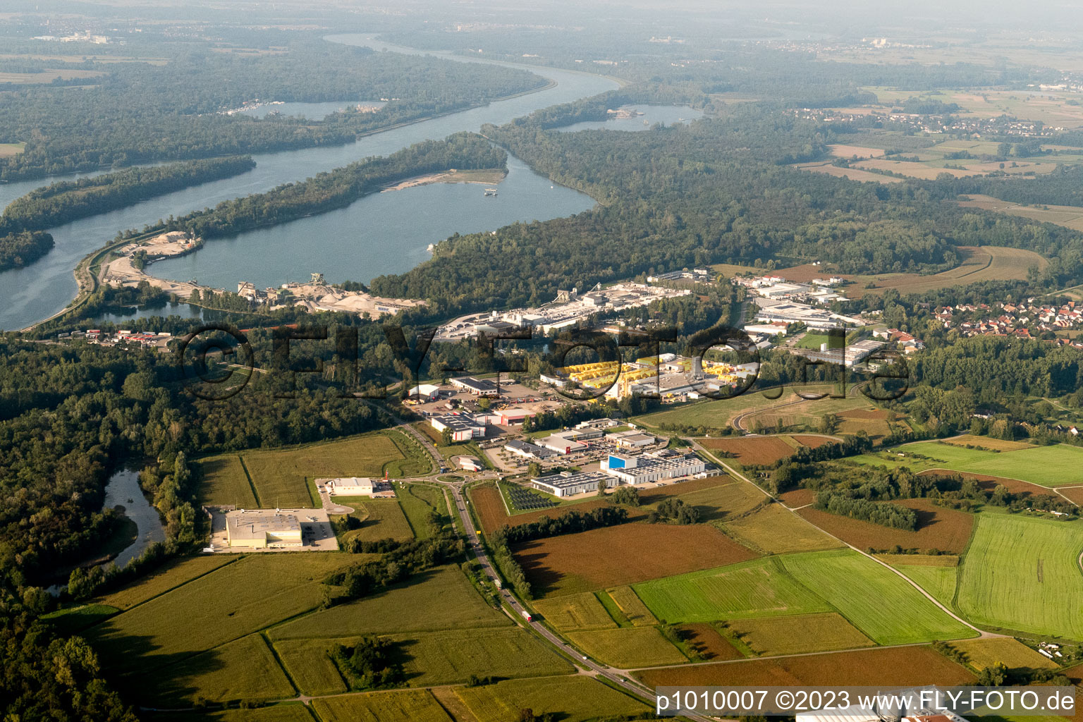 Quartier Freistett in Rheinau dans le département Bade-Wurtemberg, Allemagne du point de vue du drone
