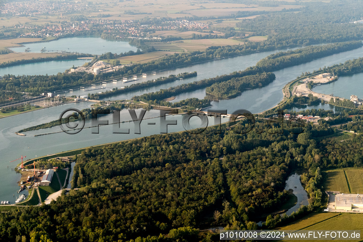 Vue aérienne de Écluse près de Gambsheim à le quartier Freistett in Rheinau dans le département Bade-Wurtemberg, Allemagne