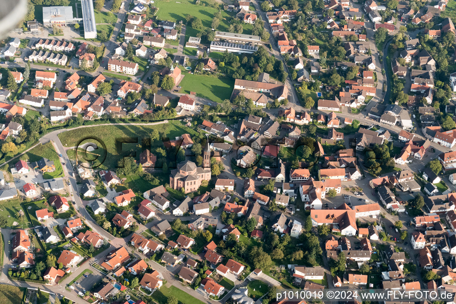 Quartier Rheinbischofsheim in Rheinau dans le département Bade-Wurtemberg, Allemagne du point de vue du drone