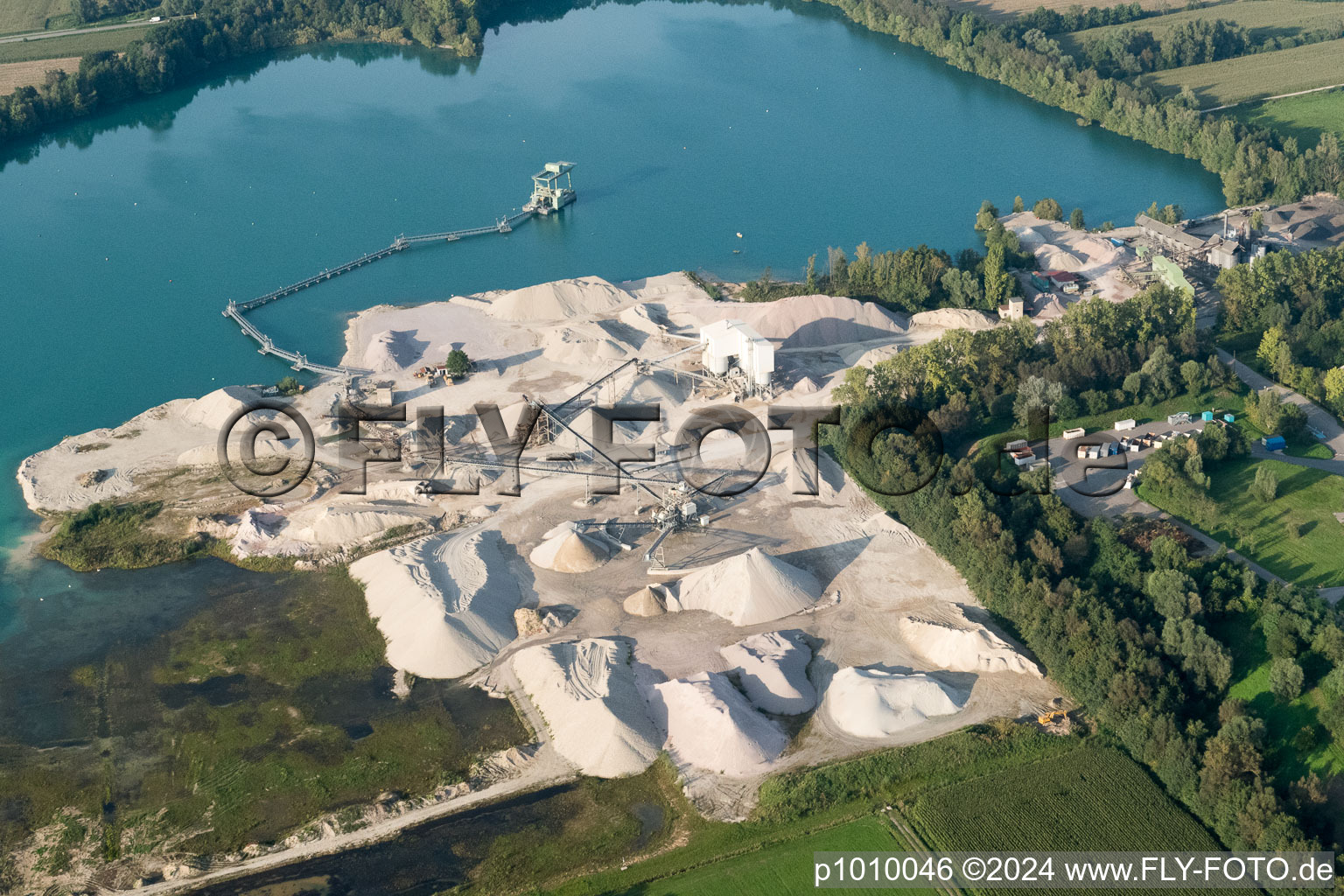 Vue aérienne de Lac Maiwald à Renchen dans le département Bade-Wurtemberg, Allemagne