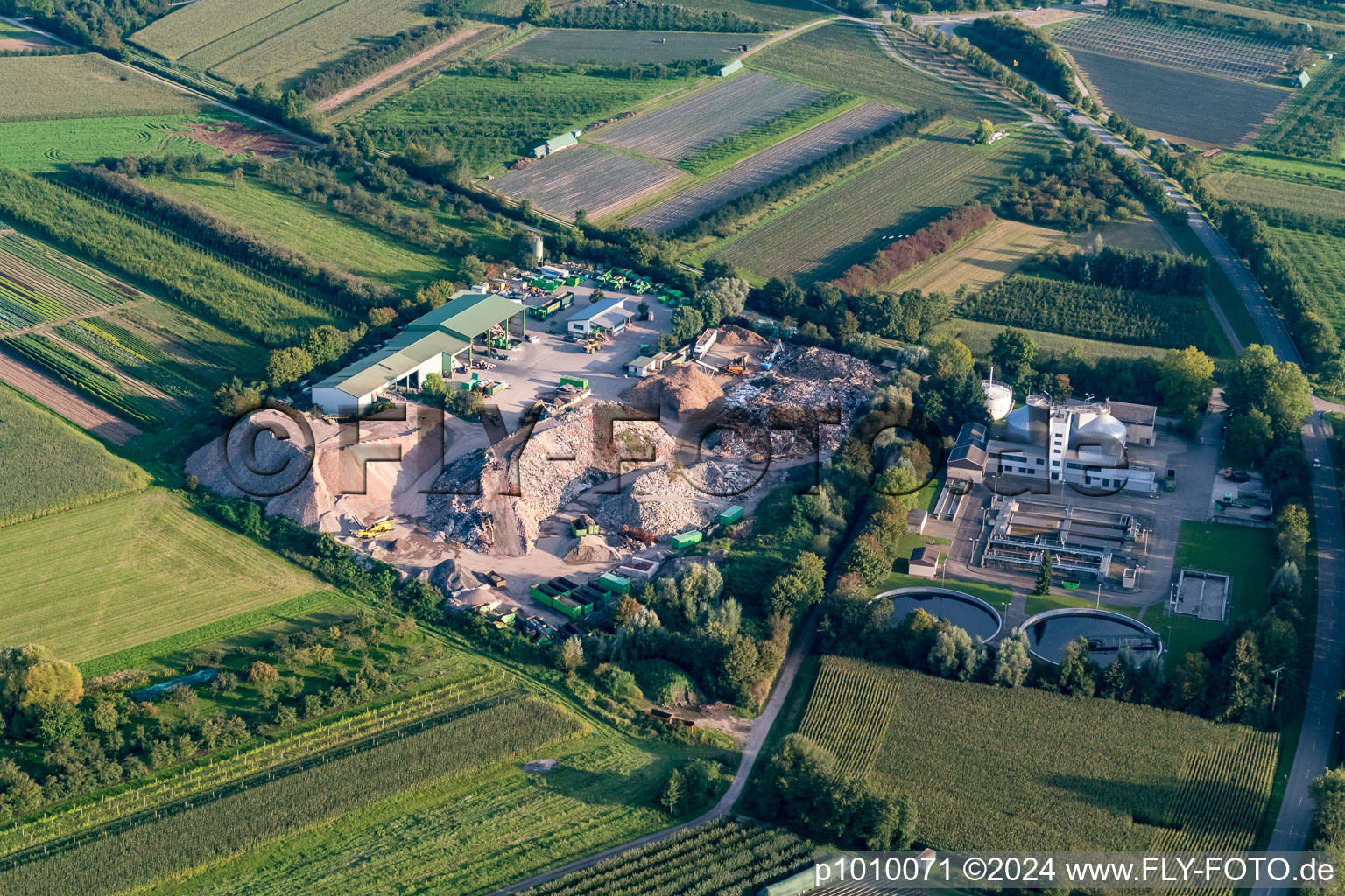 Vue aérienne de Association des eaux usées Vorderes Renchtal, Schwarz Recycling à Renchen dans le département Bade-Wurtemberg, Allemagne