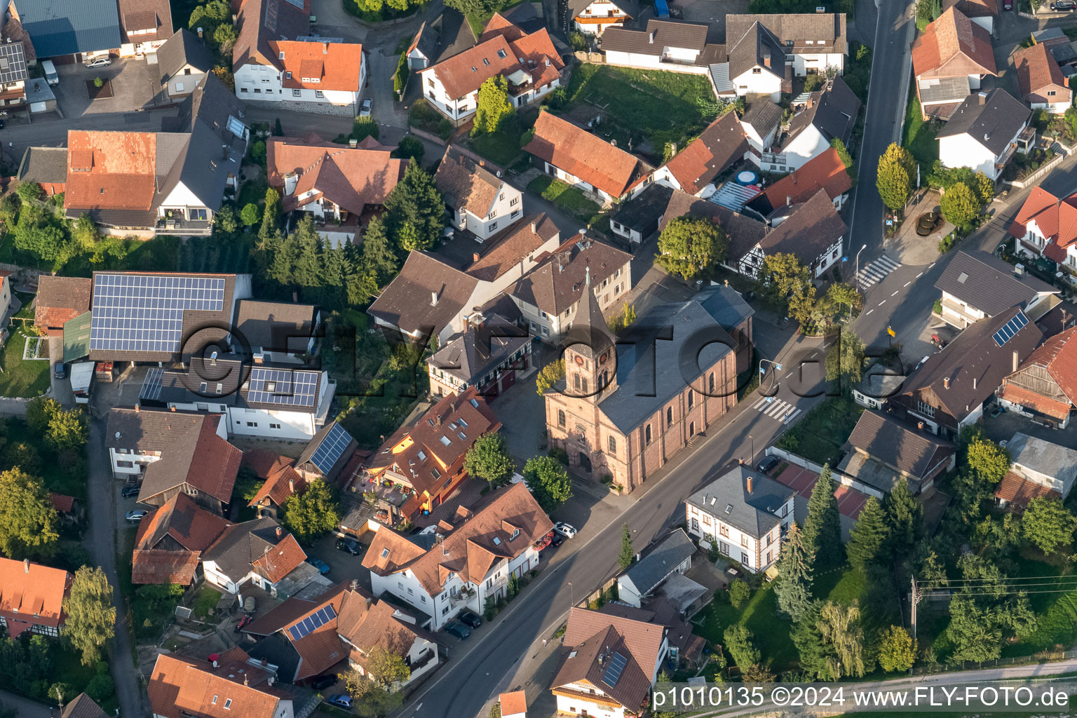 Vue aérienne de Saint-Wendelin à le quartier Stadelhofen in Oberkirch dans le département Bade-Wurtemberg, Allemagne