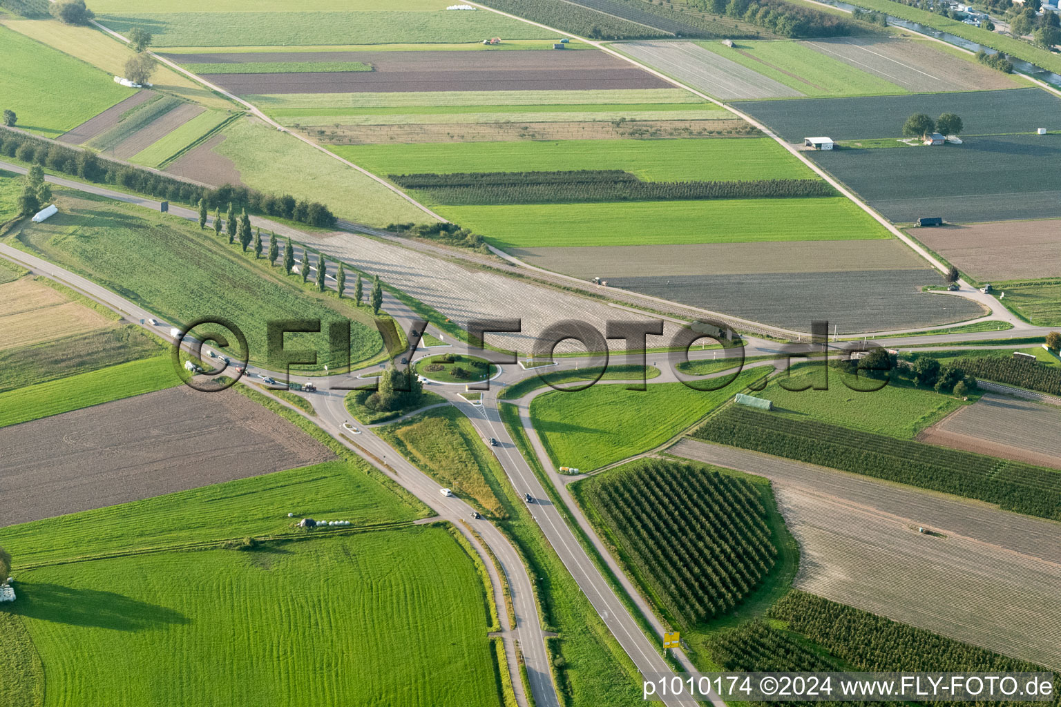 Vue aérienne de Rond-point Weintalstr à Oberkirch dans le département Bade-Wurtemberg, Allemagne