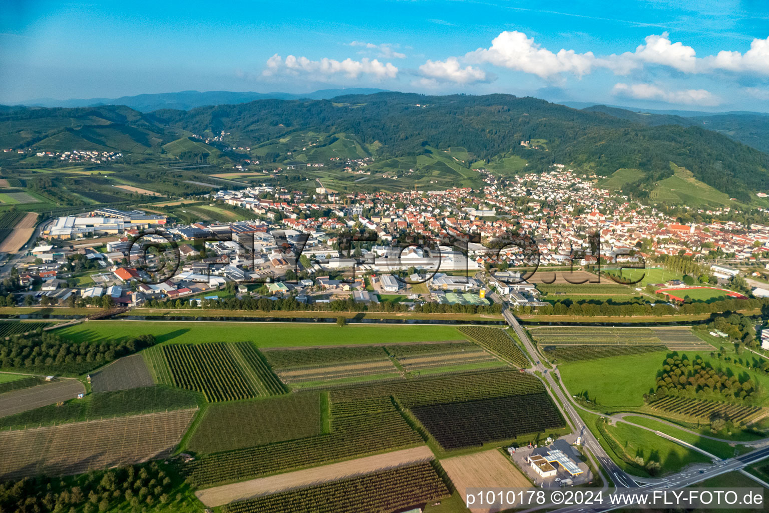 Vue aérienne de Du sud-ouest à le quartier Gaisbach in Oberkirch dans le département Bade-Wurtemberg, Allemagne