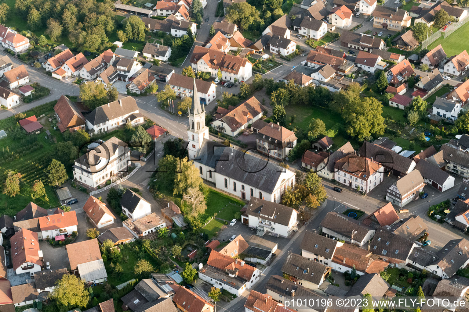 Vue aérienne de Saint Sébastien à le quartier Nußbach in Oberkirch dans le département Bade-Wurtemberg, Allemagne