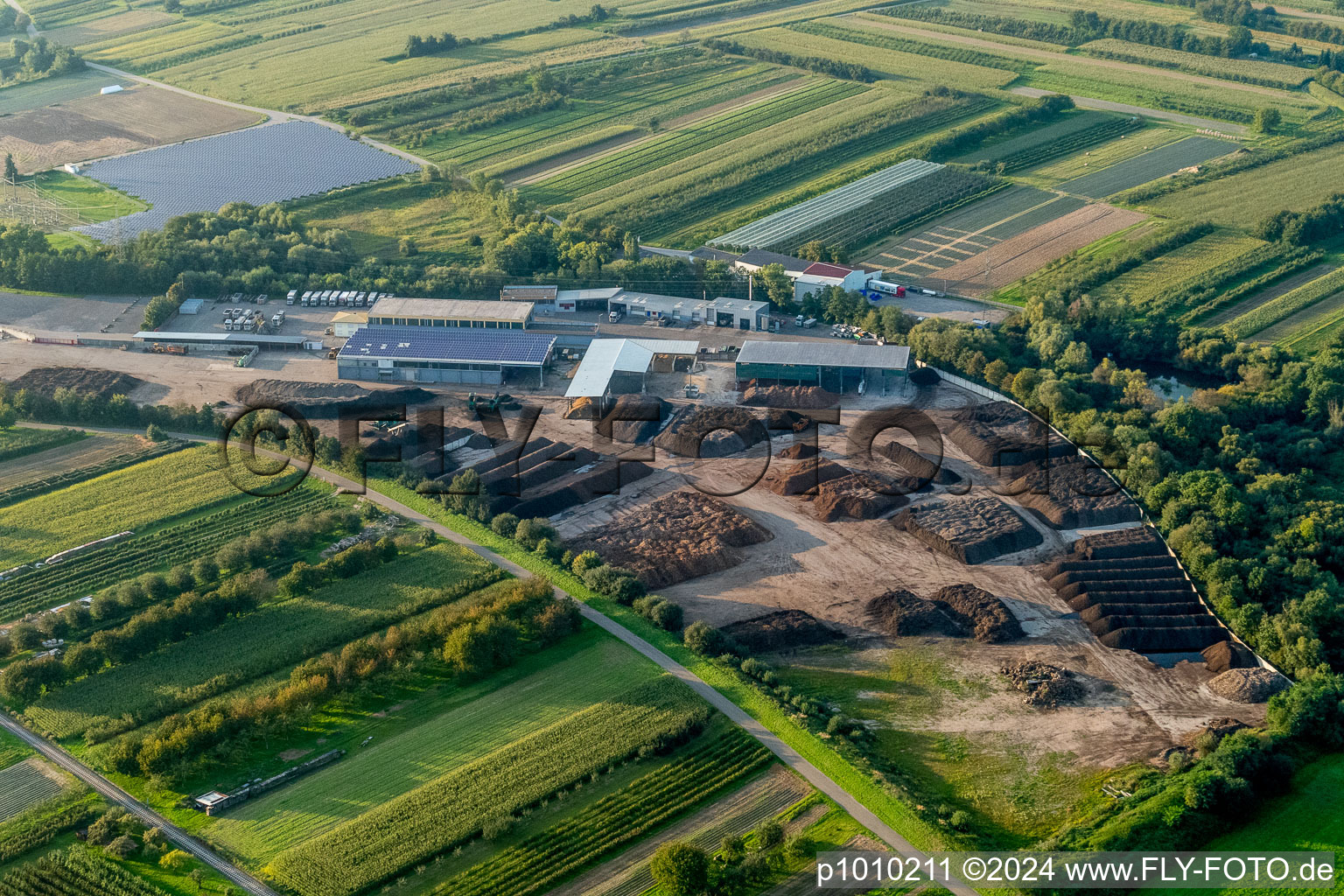 Vue aérienne de Site de l'installation de couverture OCO H. Weber GmbH & Co. KG à le quartier Urloffen in Appenweier dans le département Bade-Wurtemberg, Allemagne