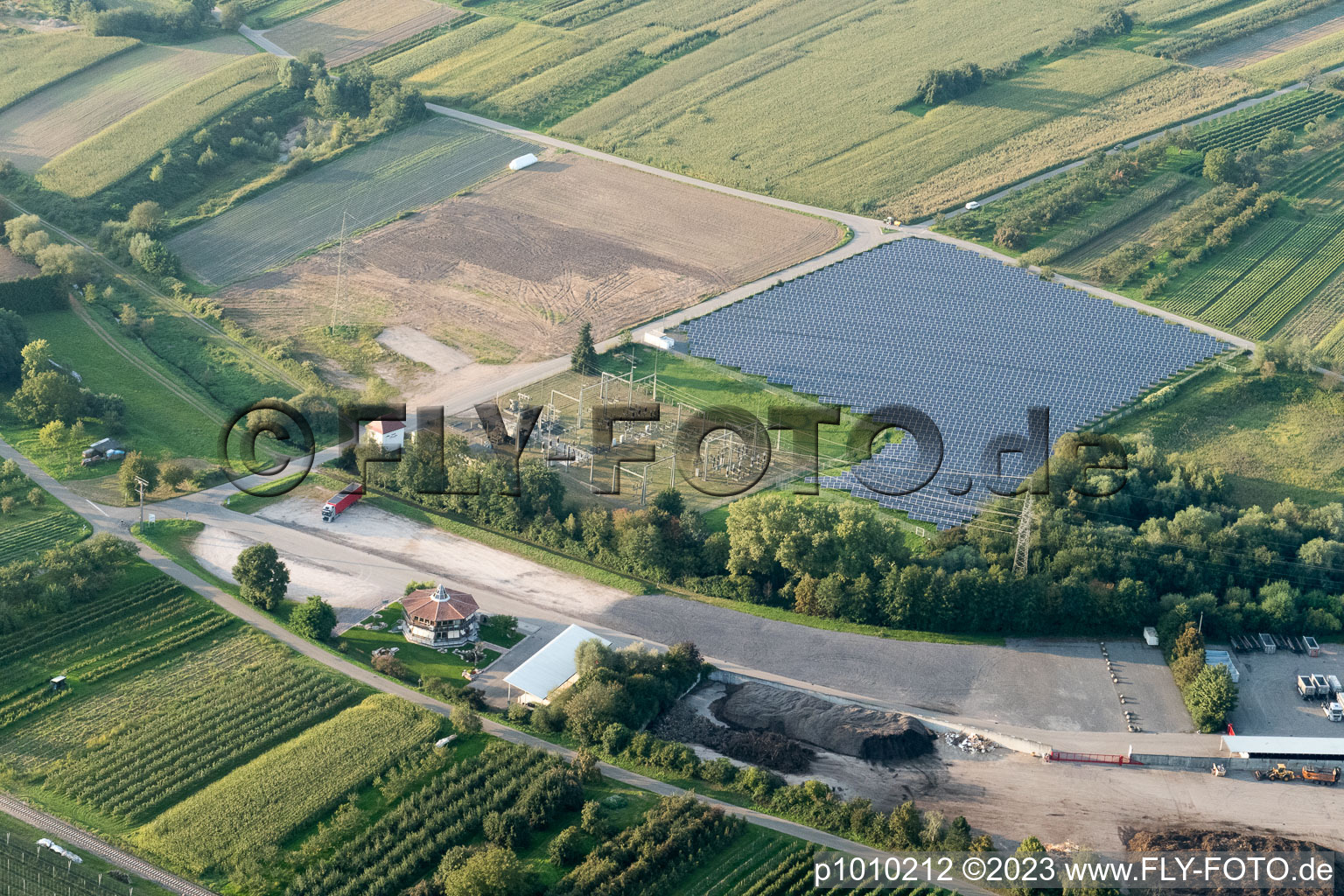 Vue aérienne de Champ photovoltaïque à Appenweier dans le département Bade-Wurtemberg, Allemagne