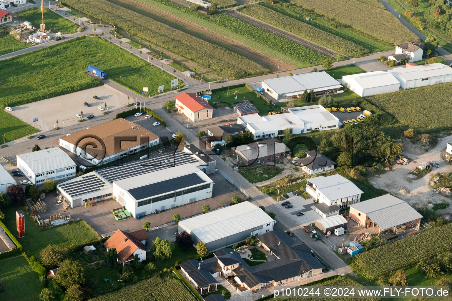 Vue oblique de Zone commerciale de la rue Sud à le quartier Urloffen in Appenweier dans le département Bade-Wurtemberg, Allemagne