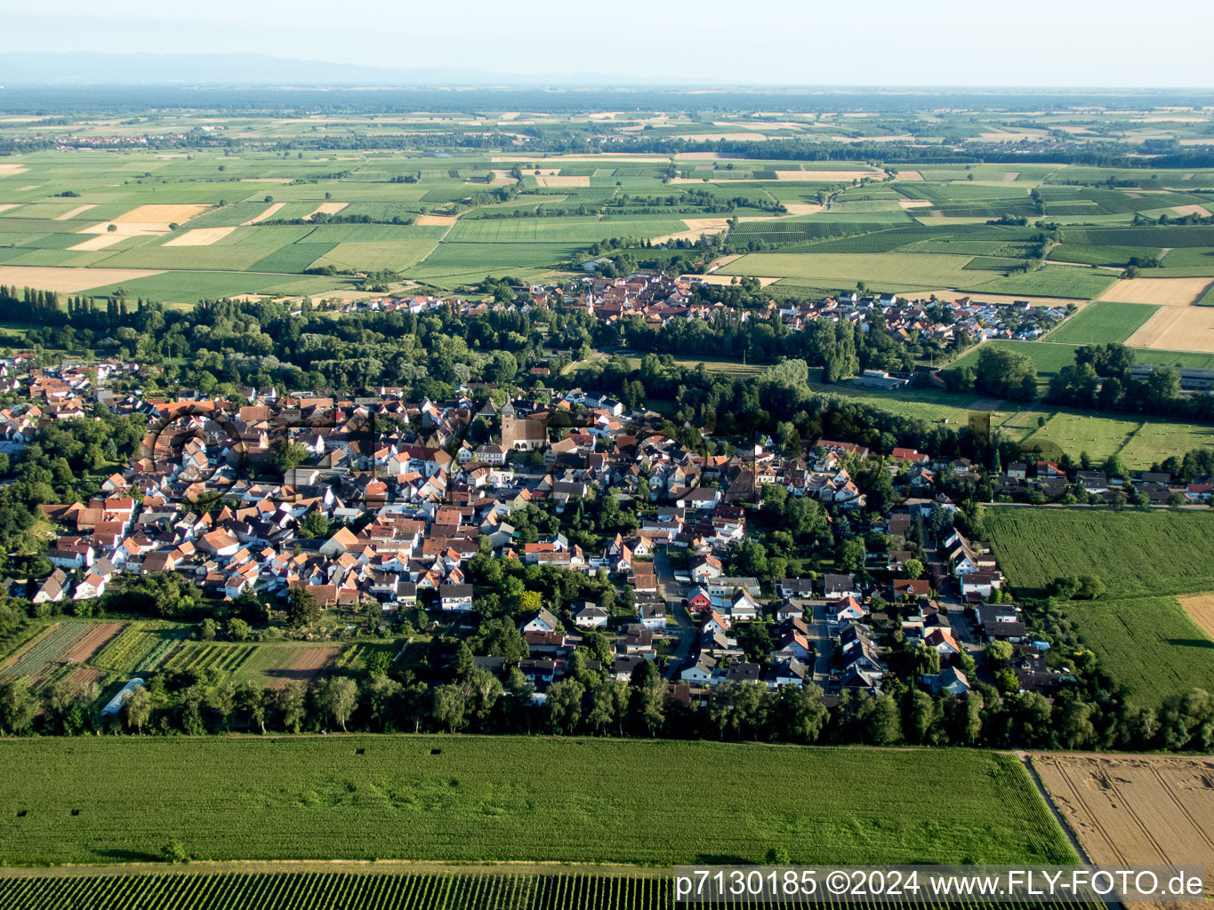 Enregistrement par drone de Quartier Billigheim in Billigheim-Ingenheim dans le département Rhénanie-Palatinat, Allemagne