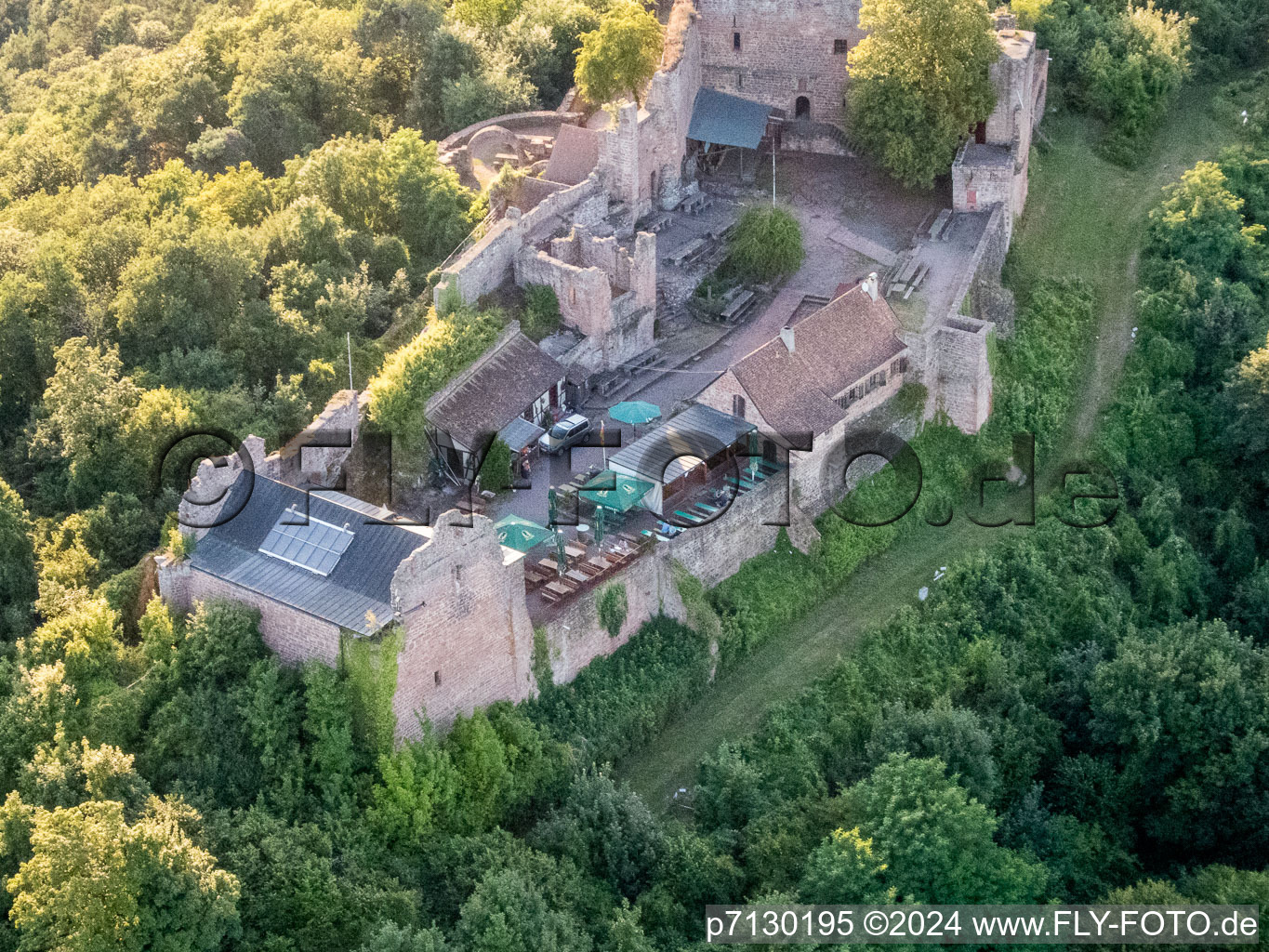 Madenbourg à Eschbach dans le département Rhénanie-Palatinat, Allemagne depuis l'avion