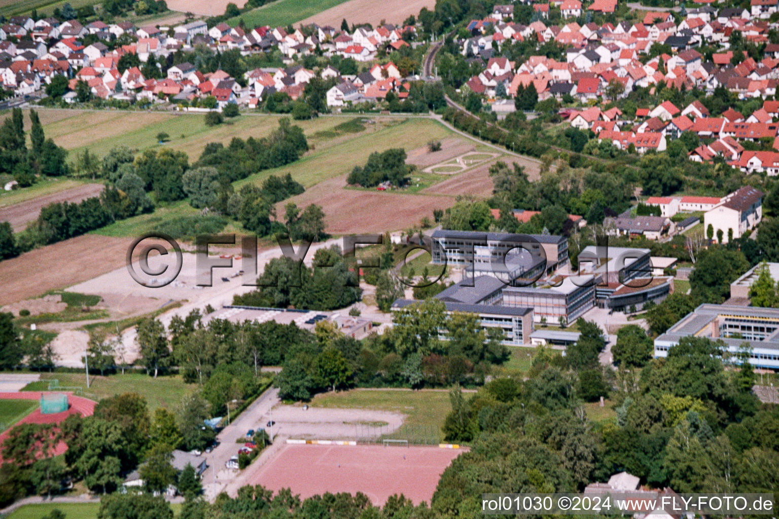 Vue d'oiseau de IGS à Kandel dans le département Rhénanie-Palatinat, Allemagne