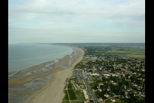 Vue aérienne de Merville-Franceville-Plage dans le département Calvados, France