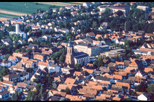 Vue aérienne de L'église Saint-Georges vue du ballon à Kandel dans le département Rhénanie-Palatinat, Allemagne