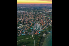 Vue aérienne de Marina Irmione 2 Spa à Sirmione dans le département Brescia, Italie