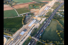 Vue oblique de Chantier de construction d'un tunnel le long de l'A4 à le quartier Bornade di Sotto in Desenzano del Garda dans le département Brescia, Italie
