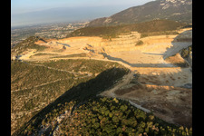 Vue aérienne de Carrière de calcaire Cava Italcementi à Mazzano dans le département Brescia, Italie
