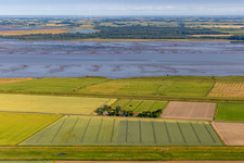 Vue aérienne de Wesselburenerkoog dans le département Schleswig-Holstein, Allemagne