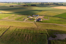 Vue aérienne de Schäperweg à Wesselburenerkoog dans le département Schleswig-Holstein, Allemagne