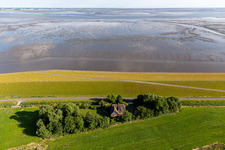 Vue aérienne de Suddeich à Vollerwiek dans le département Schleswig-Holstein, Allemagne