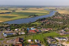Vue aérienne de Zone commerciale Uelvebüller Straße à le quartier Hörn in Friedrichstadt dans le département Schleswig-Holstein, Allemagne