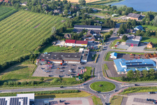 Vue aérienne de Zone industrielle et implantation d'entreprises Witzworter Straße à le quartier Hörn in Friedrichstadt dans le département Schleswig-Holstein, Allemagne