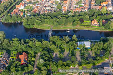 Vue aérienne de Train de Westersiel à Friedrichstadt dans le département Schleswig-Holstein, Allemagne