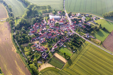 Vue aérienne de Quartier Eberstädt in Sonneborn dans le département Thuringe, Allemagne