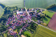 Vue aérienne de Quartier Eberstädt in Sonneborn dans le département Thuringe, Allemagne