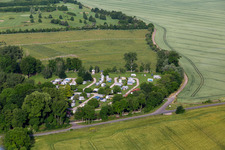 Vue aérienne de Camping Drei Gleichen à le quartier Mühlberg in Drei Gleichen dans le département Thuringe, Allemagne