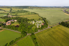 Vue aérienne de Caravanes et tentes - camping - et emplacement pour tentes Camping Drei Gleichen à Mühlberg à le quartier Mühlberg in Drei Gleichen dans le département Thuringe, Allemagne
