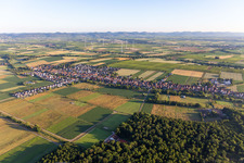 Vue aérienne de Freckenfeld dans le département Rhénanie-Palatinat, Allemagne
