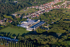 Vue aérienne de Les locaux de l'usine Webasto Mechatronics sur l'Industriestrasse à Schaidt à le quartier Schaidt in Wörth am Rhein dans le département Rhénanie-Palatinat, Allemagne