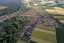 Vue aérienne de Vue du village depuis l'est à le quartier Schaidt in Wörth am Rhein dans le département Rhénanie-Palatinat, Allemagne