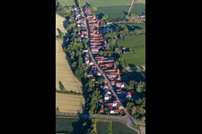 Vue aérienne de Vollmersweiler dans le département Rhénanie-Palatinat, Allemagne