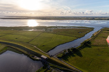 Vue aérienne de Avant-pays des eiders de Dithmarscher à Wesselburenerkoog dans le département Schleswig-Holstein, Allemagne