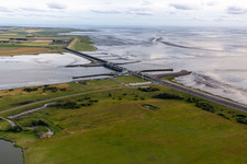 Vue aérienne de Écluses du barrage Eider de l'Administration fédérale des voies navigables et de la navigation (WSV) à Wesselburenerkoog à Tönning dans le département Schleswig-Holstein, Allemagne