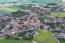 Vue oblique de Wesselburen dans le département Schleswig-Holstein, Allemagne
