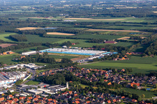 Vue aérienne de Complexe de bâtiments et terrain du centre logistique Schmitz cargobull à le quartier Großemast in Vreden dans le département Rhénanie du Nord-Westphalie, Allemagne