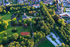 Vue aérienne de Parc du château de la Maison Rhede avec l'administration princière de Salm-Salm à le quartier Altrhede in Rhede dans le département Rhénanie du Nord-Westphalie, Allemagne