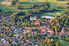 Vue aérienne de Château de la jeunesse Gemen à le quartier Gemen in Borken dans le département Rhénanie du Nord-Westphalie, Allemagne